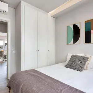 https://lisbon-central-apartment-with-balcony.hotels-lisbon-portugal.com